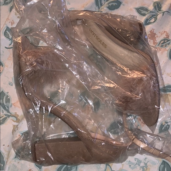 Heels - Picture 3 of 3